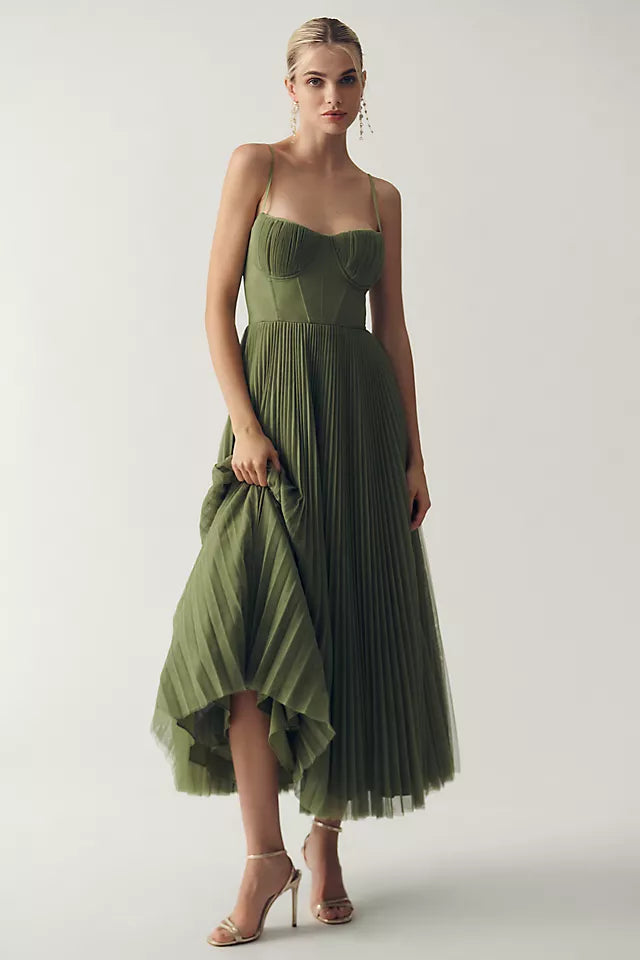 CAROLINE | GRÜNES PLISEEKLEID