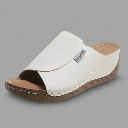 Ortrudis | Handgemachte Sandale mit bequemer Sohle