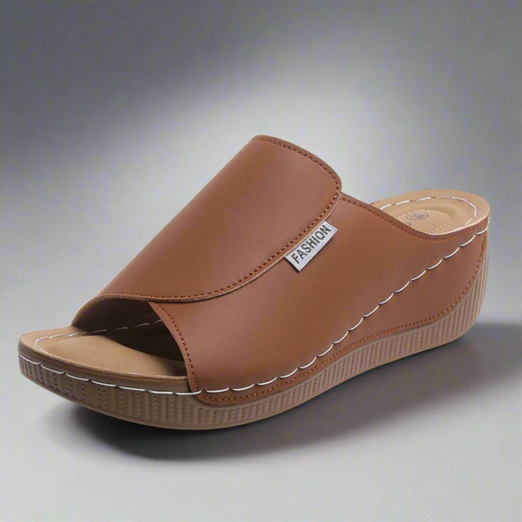 Ortrudis | Handgemachte Sandale mit bequemer Sohle